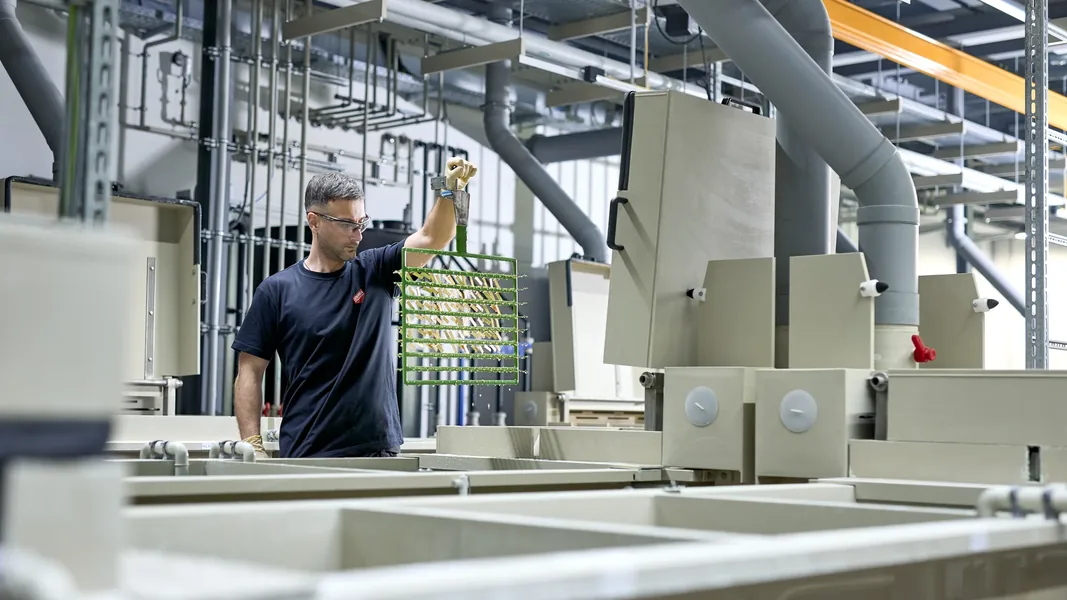 Gestellgalvanik-Anlage der C. Jentner GmbH in Pforzheim