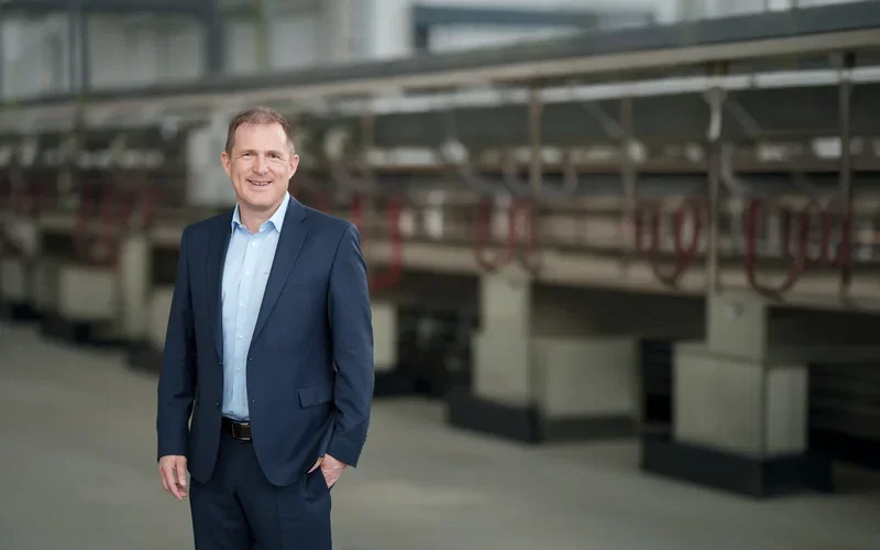 Chris Jentner, geschäftsführender Gesellschafter der C. Jentner GmbH, in der Galvanik