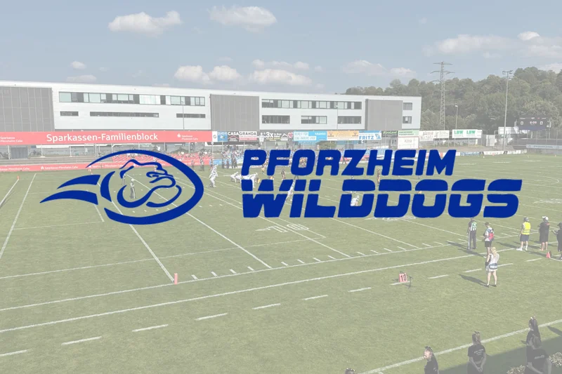 Spielfeld der Pforzheim Wilddogs mit Vereinslogo, neuer Sponsoring-Partner der C. Jentner GmbH